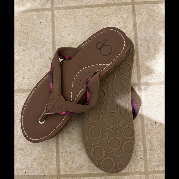 Bundled 2 Pair Ocean Pacific Flip Flops - Picture 5 of 5